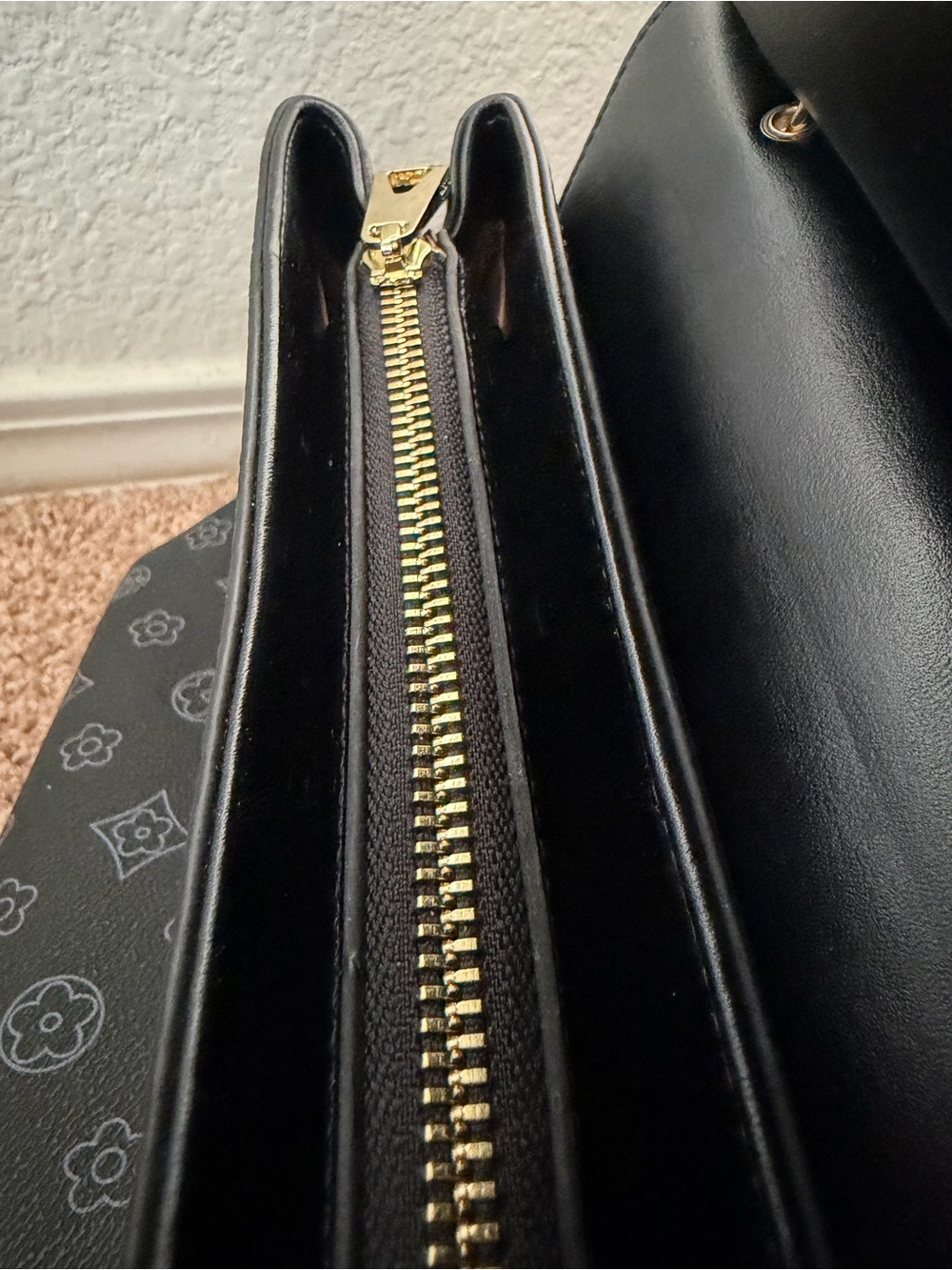 NWT La-Vinchi obede Black Monogram Top Handle Satchel Bag with Gold Hardware - Picture 8 of 9